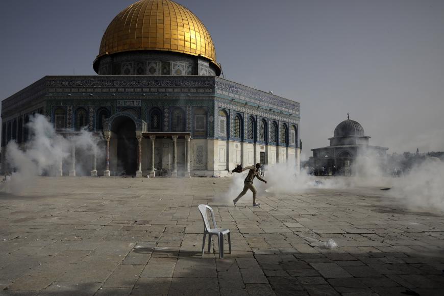 Al Quds mosque attacked by Israel against Palestinians